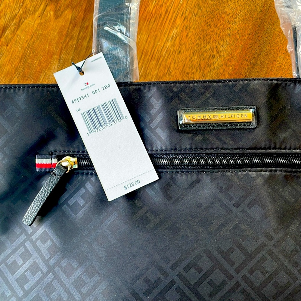 Tommy Hilfiger Shoulder Bag NWT - Picture 2 of 12